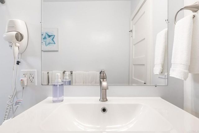 2432 3Rd Street, Santa Monica, CA 90405