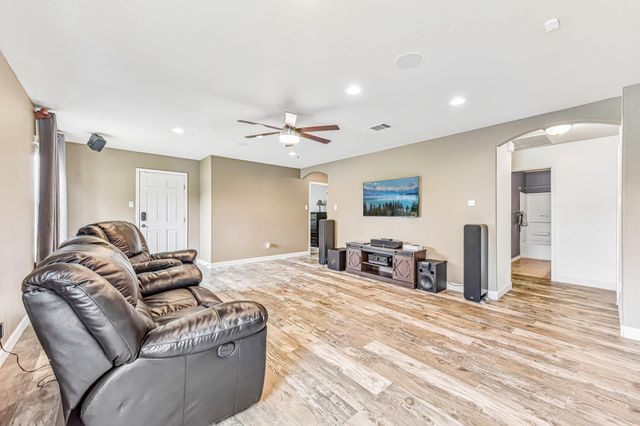 1520 Kothman DR, Hutto, TX 78634