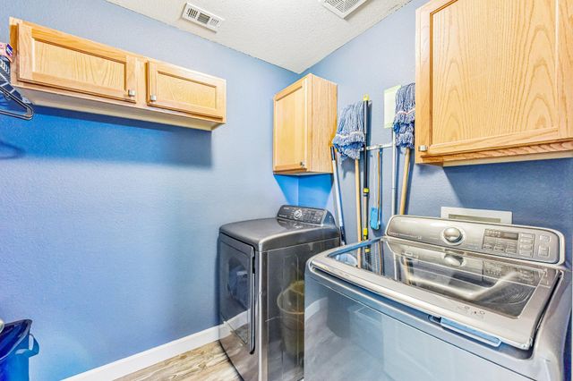 1520 Kothman DR, Hutto, TX 78634