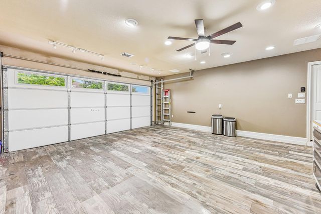 1520 Kothman DR, Hutto, TX 78634