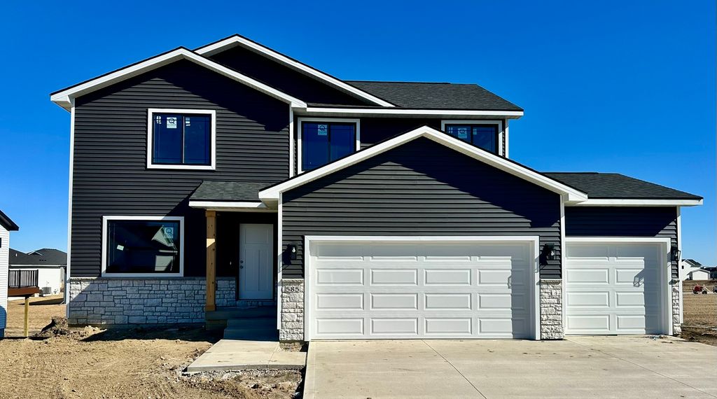 585 NW Georgetown Drive, Waukee, IA 50263