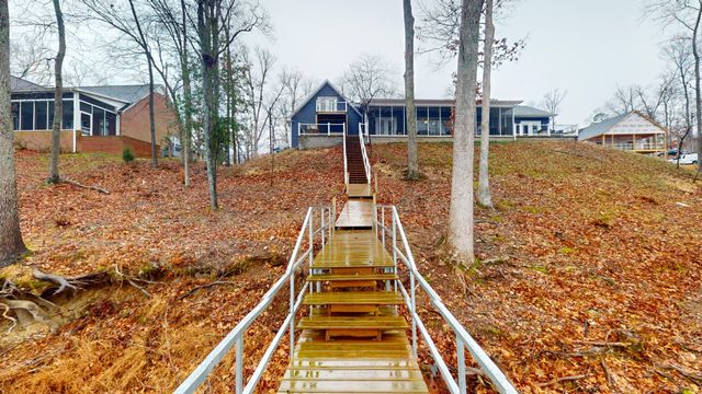 150 Beaverdam Cabin Rd, Camden, TN 38320