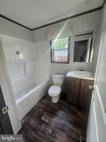 300 RIDGE RD #42, Etters, PA 17319