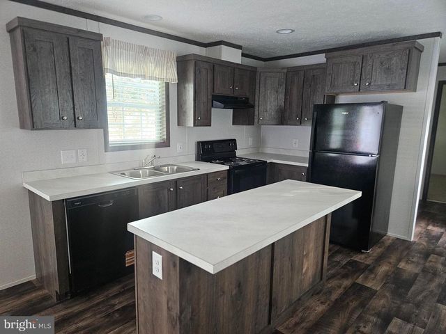 300 RIDGE RD #42, Etters, PA 17319