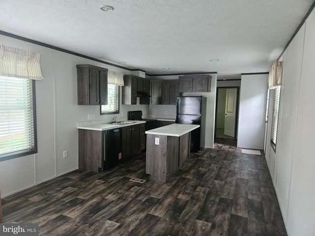 300 RIDGE RD #42, Etters, PA 17319