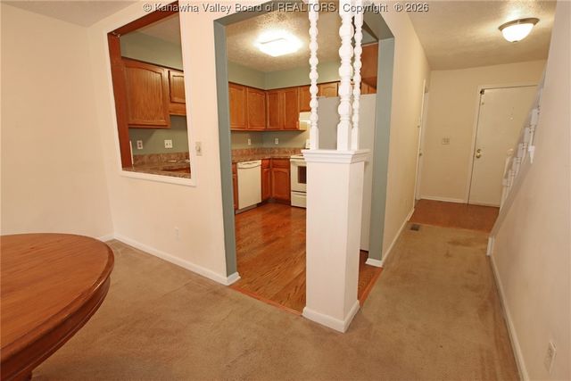 1302 Hunters Ridge Road, Charleston, WV 25314