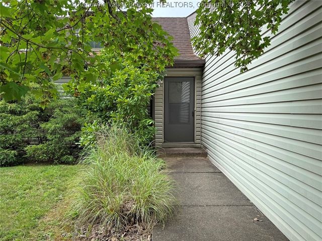 1302 Hunters Ridge Road, Charleston, WV 25314