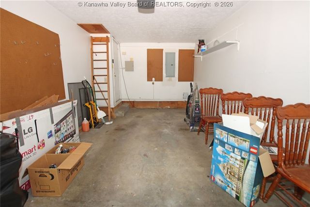 1302 Hunters Ridge Road, Charleston, WV 25314