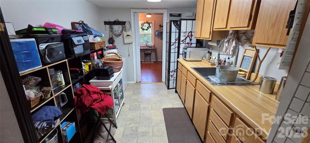 140 Elijah Hall Road, Black Mountain, NC 28711