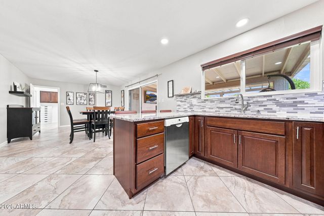 922 S Ember Circle, Mesa, AZ 85208