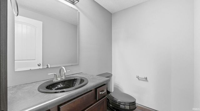 8622 Alamasa Place, Fort Wayne, IN 46835