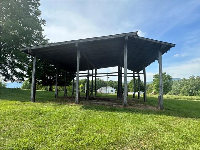 87 Oak Ridge Road, Cana, VA 24317