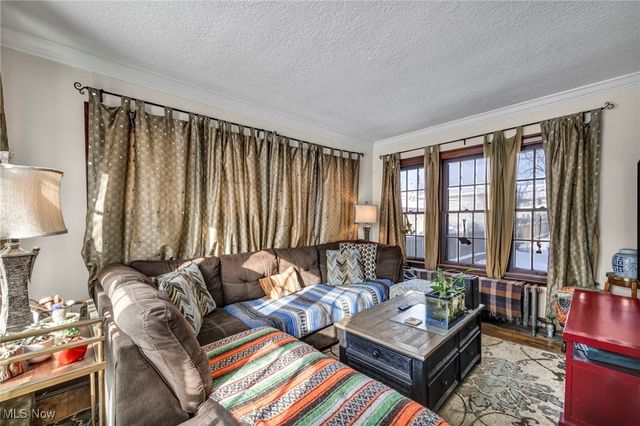 17610 Narragansett Avenue, Lakewood, OH 44107