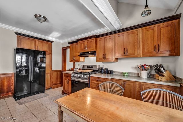 17610 Narragansett Avenue, Lakewood, OH 44107