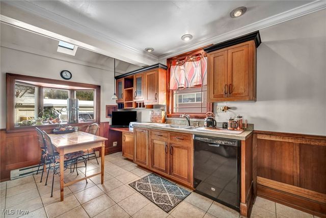 17610 Narragansett Avenue, Lakewood, OH 44107