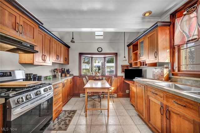 17610 Narragansett Avenue, Lakewood, OH 44107