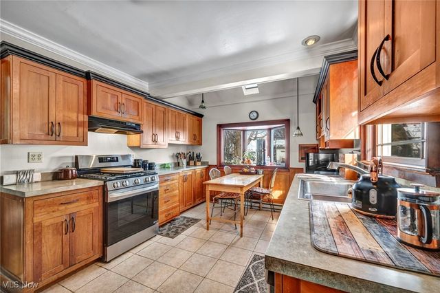 17610 Narragansett Avenue, Lakewood, OH 44107