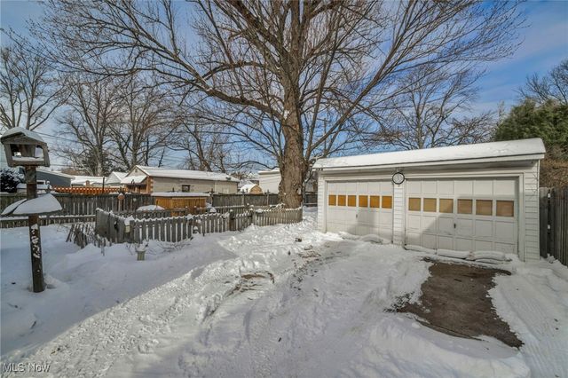 17610 Narragansett Avenue, Lakewood, OH 44107