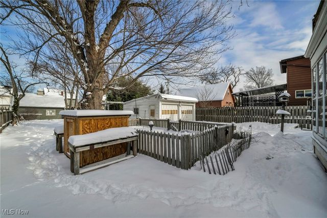 17610 Narragansett Avenue, Lakewood, OH 44107