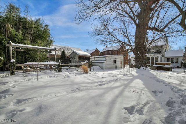 17610 Narragansett Avenue, Lakewood, OH 44107