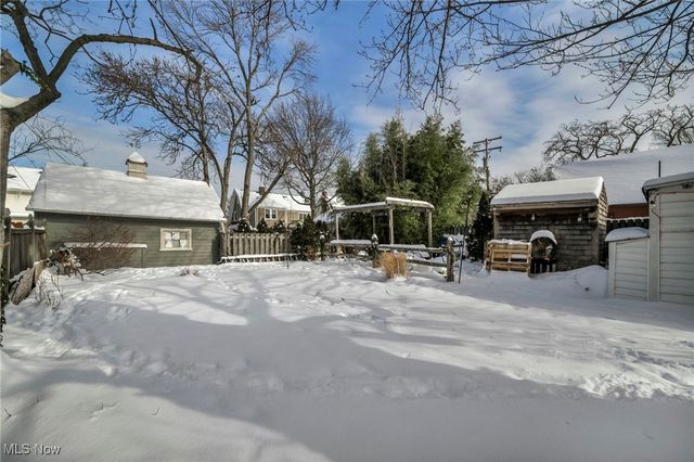 17610 Narragansett Avenue, Lakewood, OH 44107