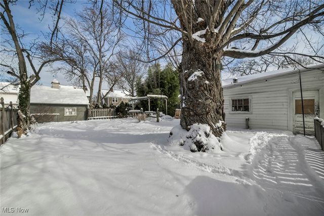 17610 Narragansett Avenue, Lakewood, OH 44107