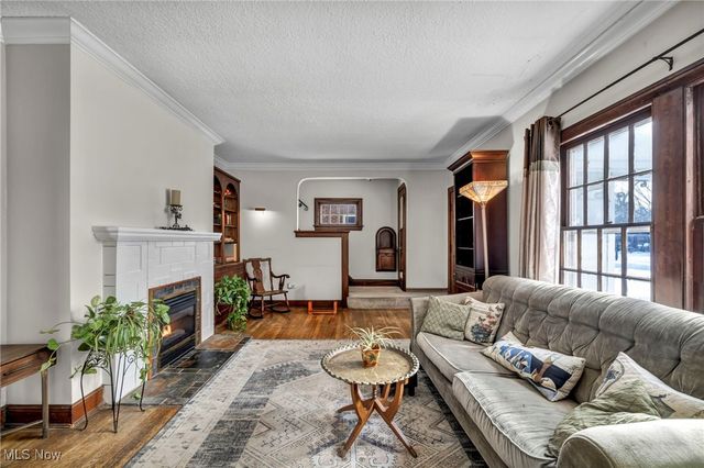 17610 Narragansett Avenue, Lakewood, OH 44107