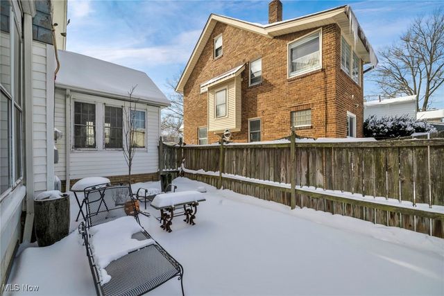 17610 Narragansett Avenue, Lakewood, OH 44107