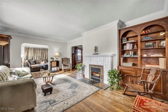 17610 Narragansett Avenue, Lakewood, OH 44107