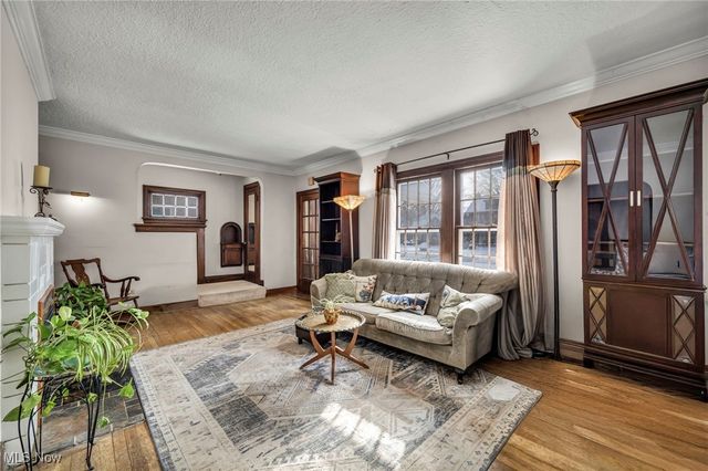 17610 Narragansett Avenue, Lakewood, OH 44107