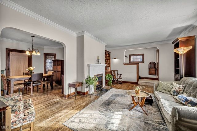 17610 Narragansett Avenue, Lakewood, OH 44107