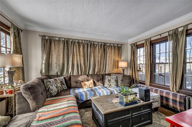 17610 Narragansett Avenue, Lakewood, OH 44107