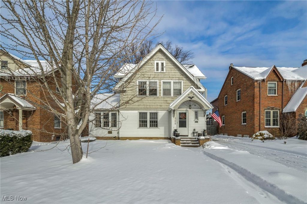 17610 Narragansett Avenue, Lakewood, OH 44107