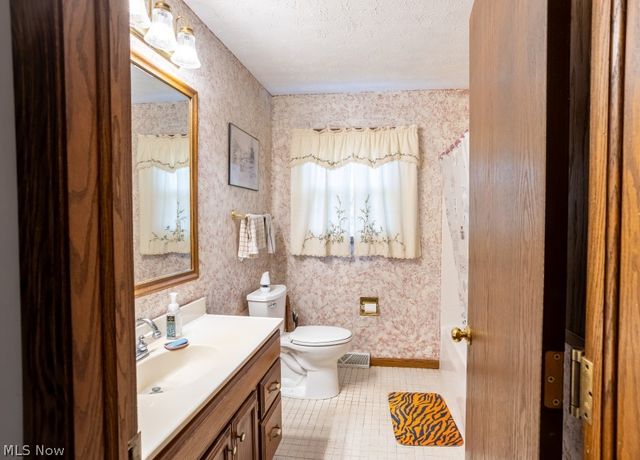 8639 Candlewood Avenue NW, North Canton, OH 44720