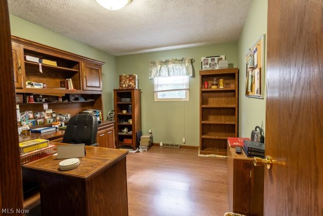 8639 Candlewood Avenue NW, North Canton, OH 44720