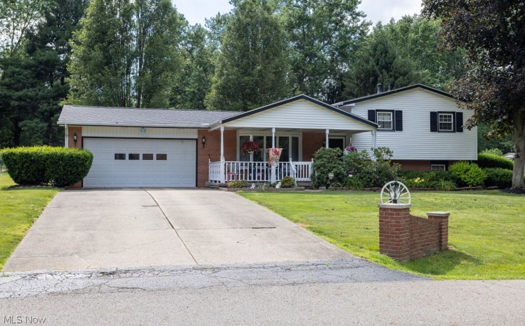 8639 Candlewood Avenue NW, North Canton, OH 44720