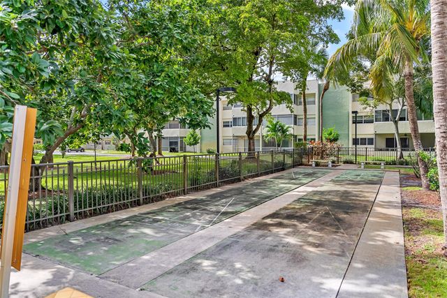 6075 N Sabal Palm Blvd 205, Tamarac, FL 33319