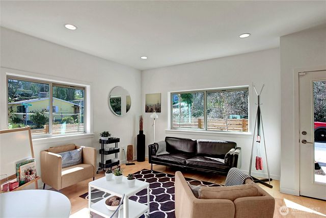 8706 S 42nd Avenue, Seattle, WA 98118