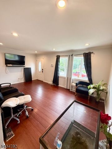 73 Raritan Ave, Paterson City, NJ 07503