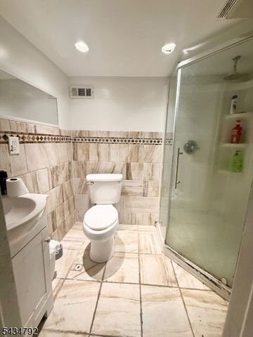 73 Raritan Ave, Paterson City, NJ 07503