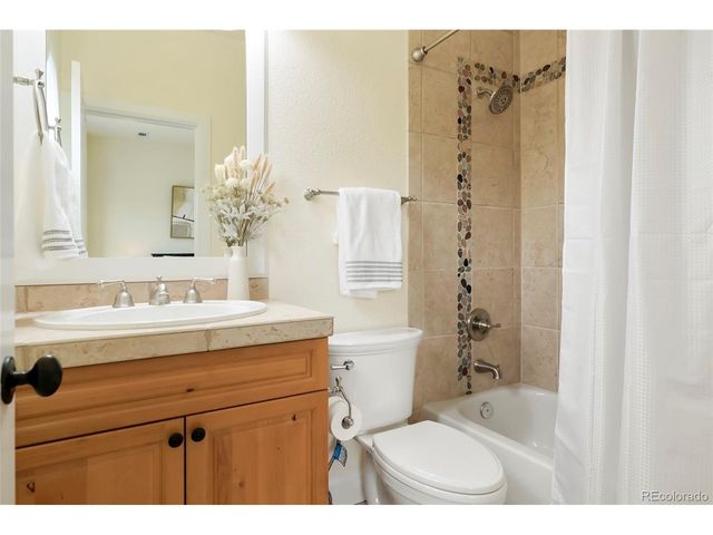 387 Crossing Cir, Castle Pines, CO 80108