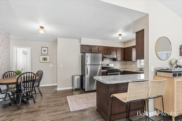 447 Stonehenge Street SE, Grand Rapids, MI 49548