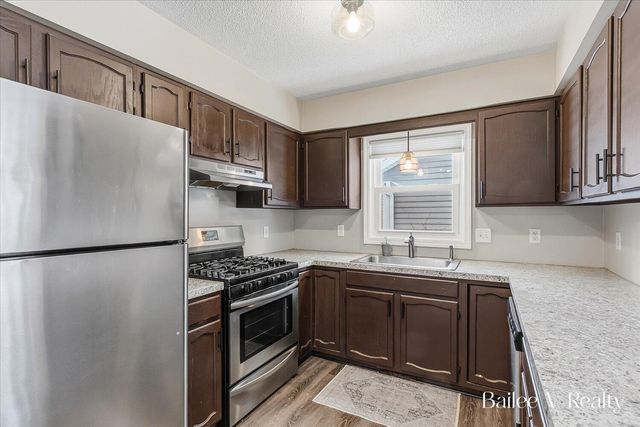 447 Stonehenge Street SE, Grand Rapids, MI 49548