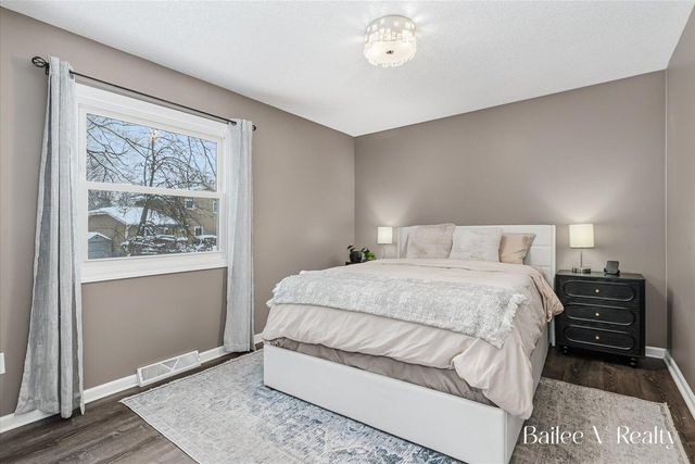 447 Stonehenge Street SE, Grand Rapids, MI 49548