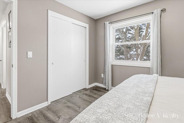 447 Stonehenge Street SE, Grand Rapids, MI 49548