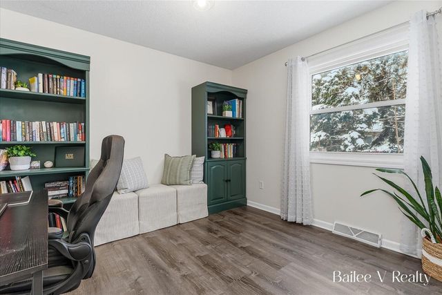 447 Stonehenge Street SE, Grand Rapids, MI 49548