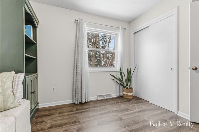 447 Stonehenge Street SE, Grand Rapids, MI 49548