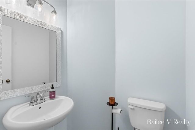 447 Stonehenge Street SE, Grand Rapids, MI 49548