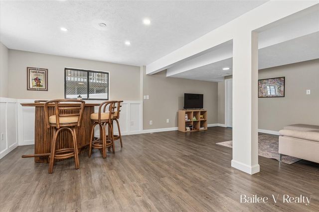 447 Stonehenge Street SE, Grand Rapids, MI 49548