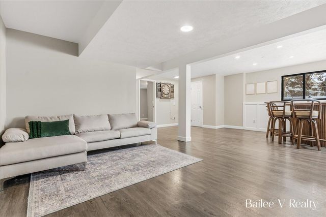 447 Stonehenge Street SE, Grand Rapids, MI 49548